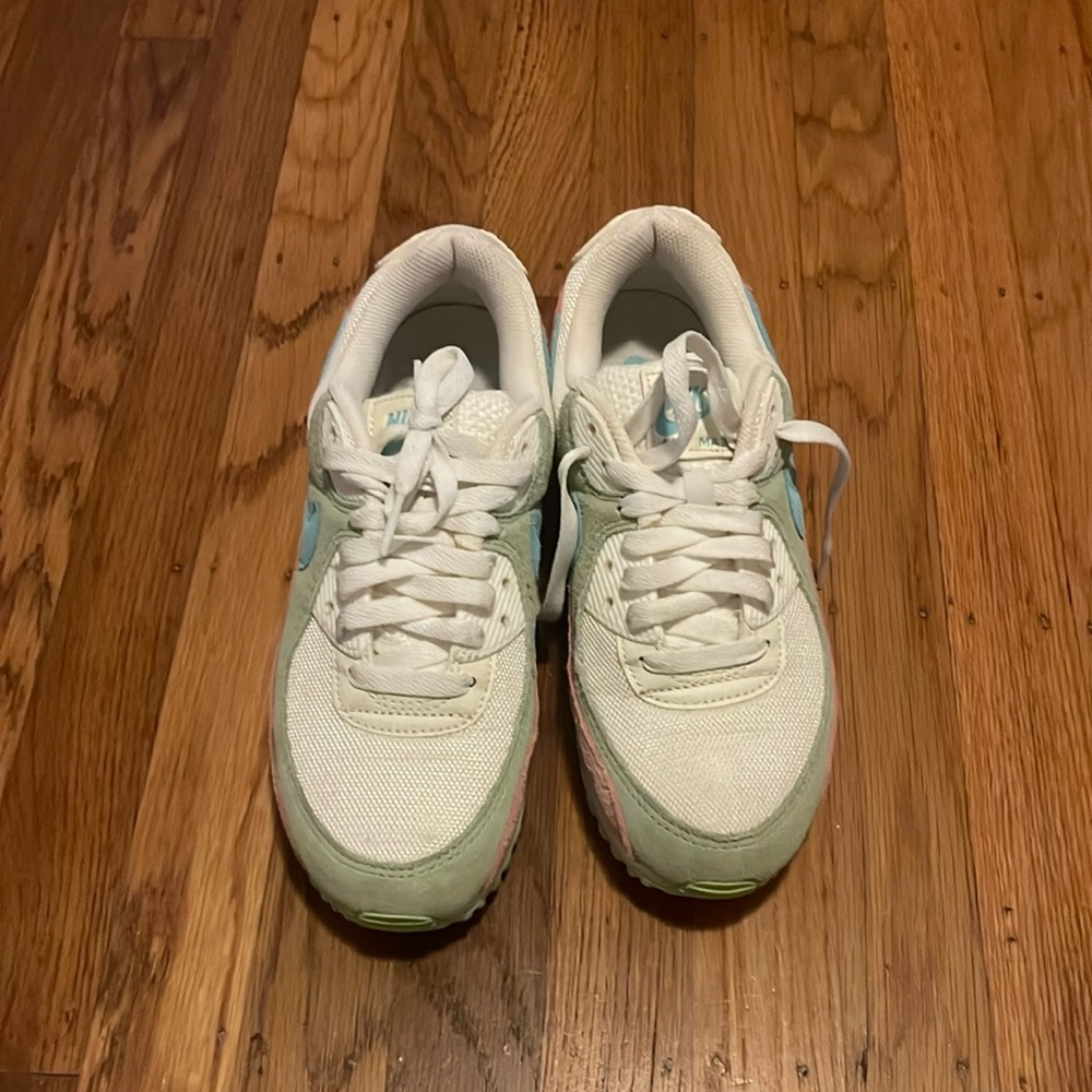 Nike airmax 90 - gently used (less then 6 times) size 8